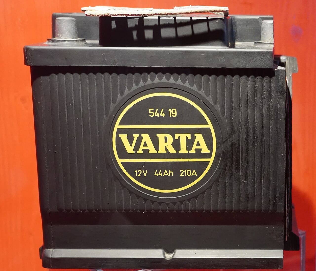 Akku 12 V 70 Ah – esimerkki